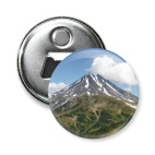 Пейзаж полуострова Камчатка: лето, вулкан и горы