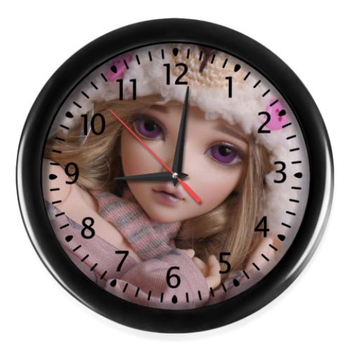 Настенные часы с принтом Кукла