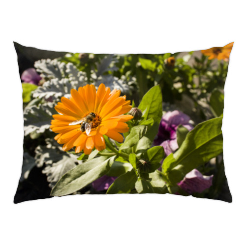 Подушка Пчела на цветке