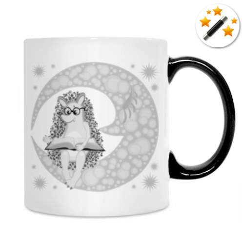 Кружка-хамелеон с принтом Ежик с книжкой