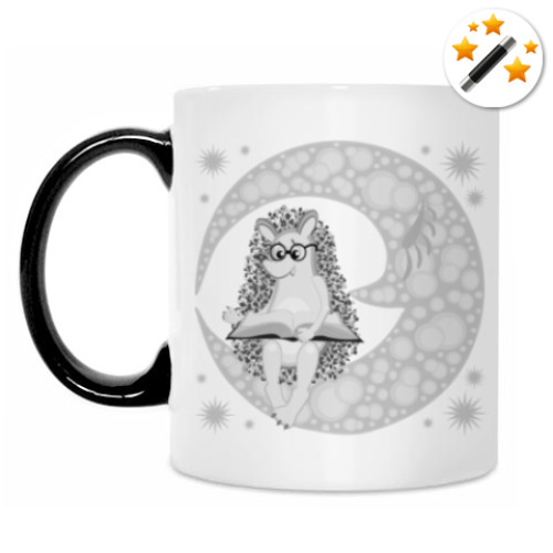 Кружка-хамелеон с принтом Ежик с книжкой