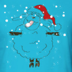 Овца радуется снегу