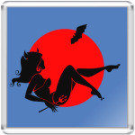 Ведьма на фоне луны