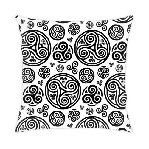 Подушка с принтом Трискели