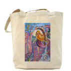 Девушка по городу шагает босиком