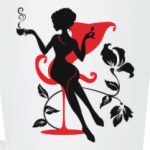 Элегантная женщина с чашкой кофе. Приятный отдых