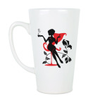 Элегантная женщина с чашкой кофе. Приятный отдых