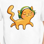 Рыжий кот меломан в наушниках