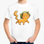 Рыжий кот меломан в наушниках