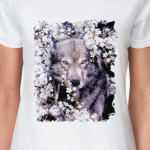 Волк на фоне весенних цветов