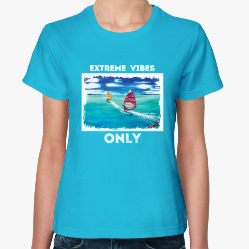 Женская футболка с принтом Пара виндсерферов в раю