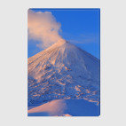 Пейзаж Камчатка: зима, горы и извержение вулкана