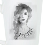 Девушка в колье