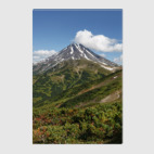 Пейзаж полуострова Камчатка: лето, вулкан и горы