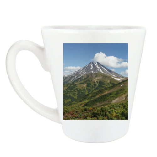 Чашка Латте Пейзаж полуострова Камчатка: лето, вулкан и горы