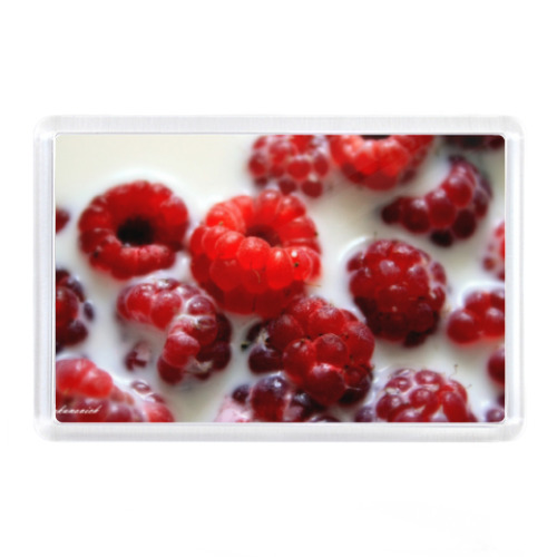 Магнит с принтом Малина в молоке