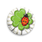 клевер и коровкой