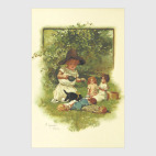 Девочка играет в куклы в саду