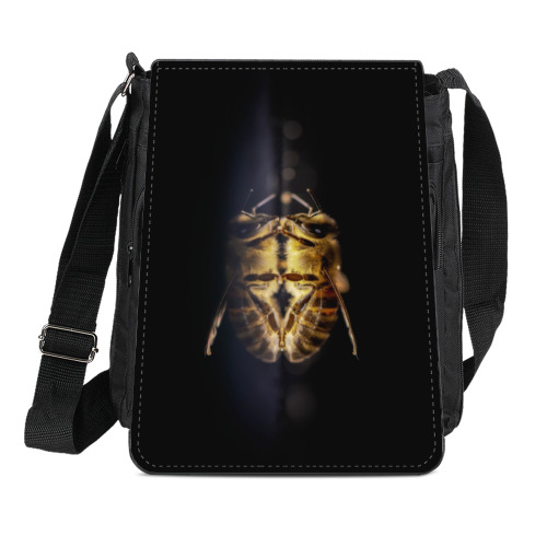 Сумка-планшет с принтом Зеркальная пчела