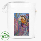 Девушка по городу шагает босиком