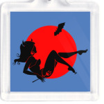 Ведьма на фоне луны