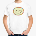 Круглый, довольный.