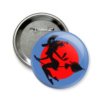 Ведьма на фоне луны