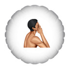 Парень закрывает рукой лицо