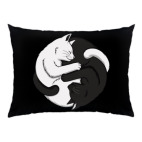 Подушка 47x35 см с цветной обратной стороной Черный и белый кот инь-ян